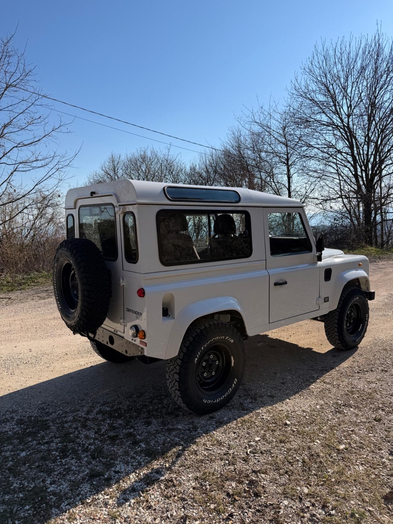 Land Rover Defender 90 2.4 TD4 Station Wagon SE N1