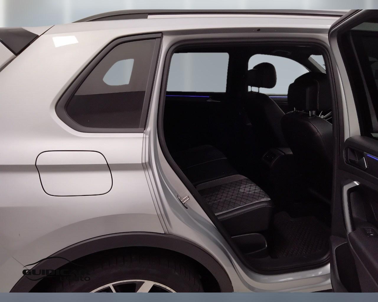 VOLKSWAGEN Tiguan II 2021 - Tiguan 2.0 tdi R-Line 150cv dsg