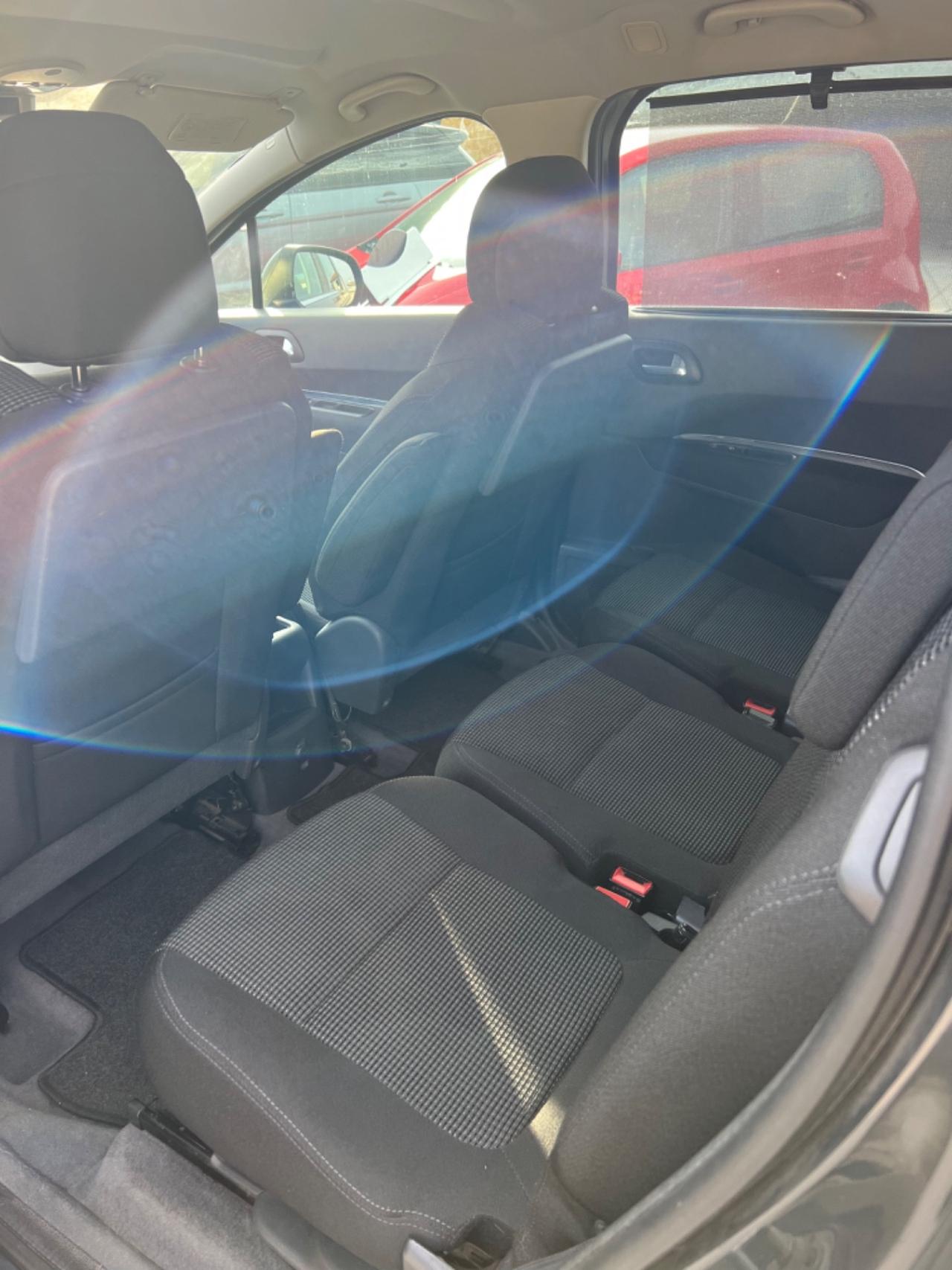 Peugeot 5008 1.6 HDi 112CV Business