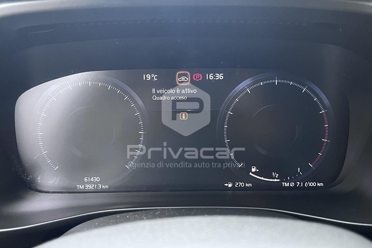 VOLVO XC40 T3 Geartronic Momentum Pro