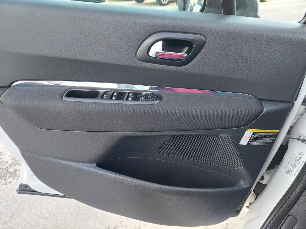 Peugeot 3008 1.6 HDi 110CV cambio robotizzato