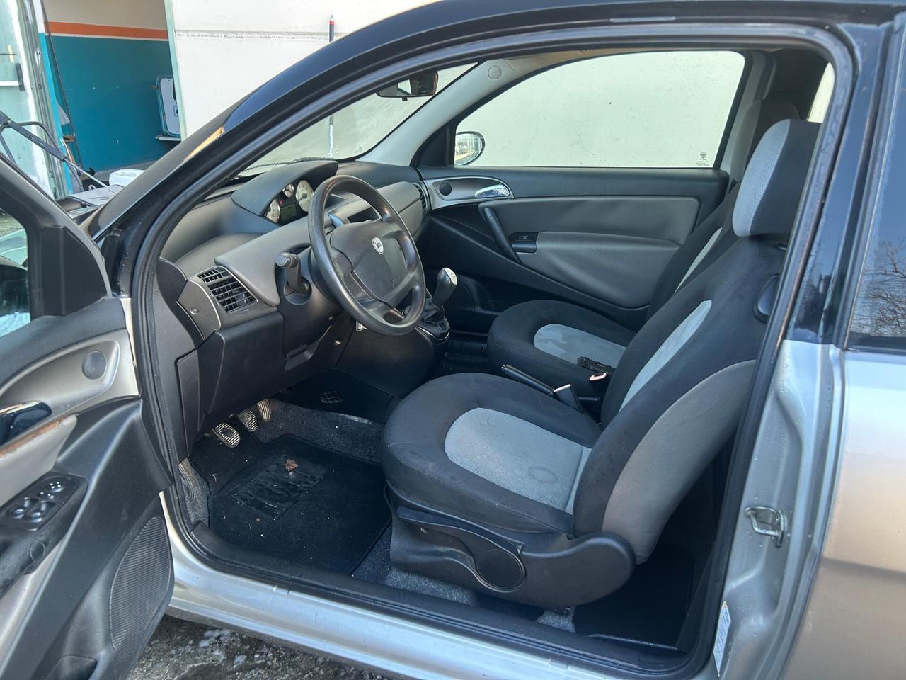 Lancia Ypsilon 1.3 MJT 75 CV Argento