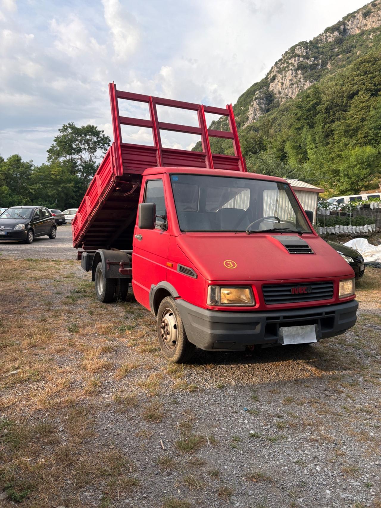Iveco 35.10 ribaltabile trilaterale