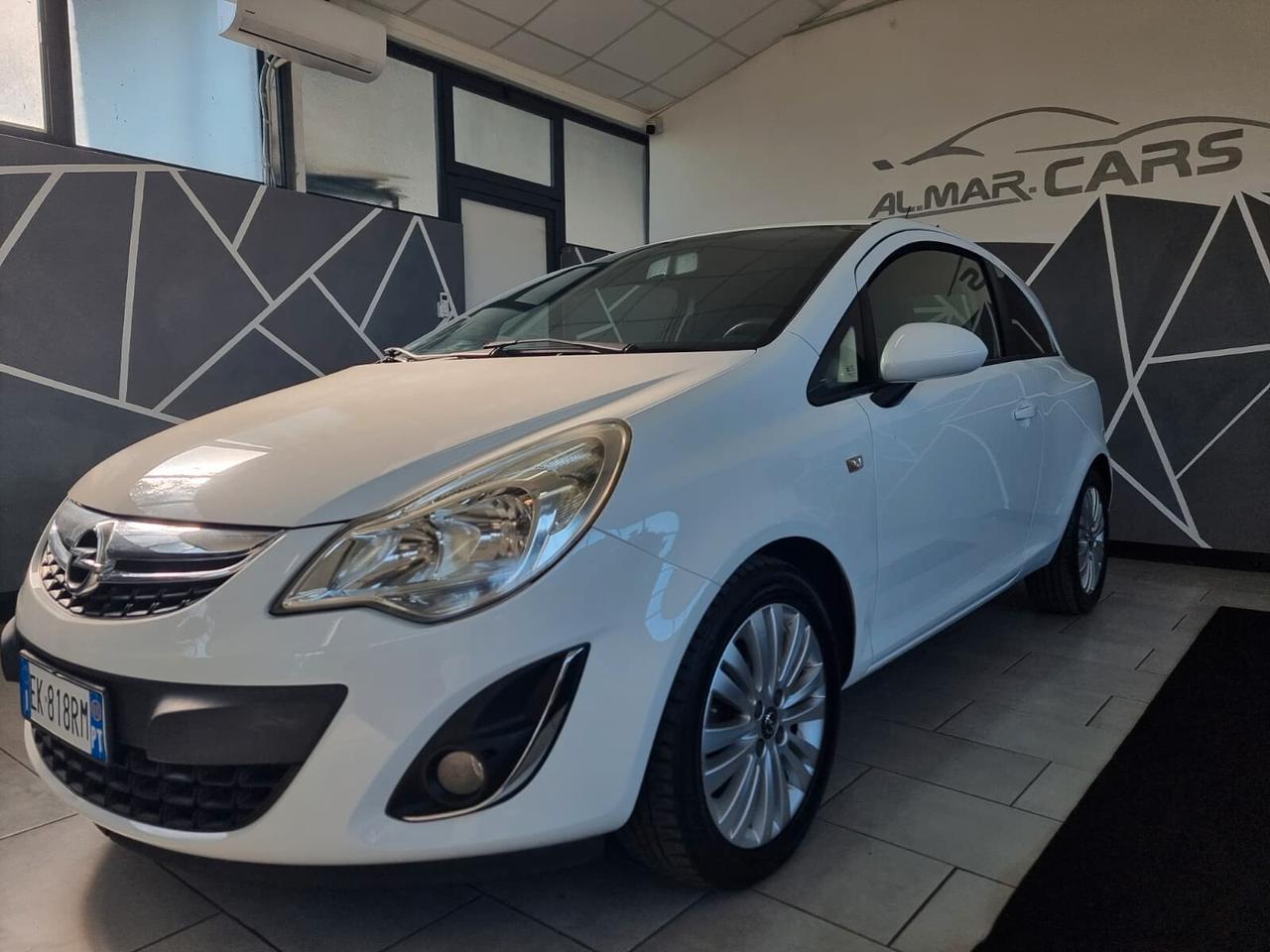 Opel Corsa 1.2 3 porte Club NEOPATENTATI