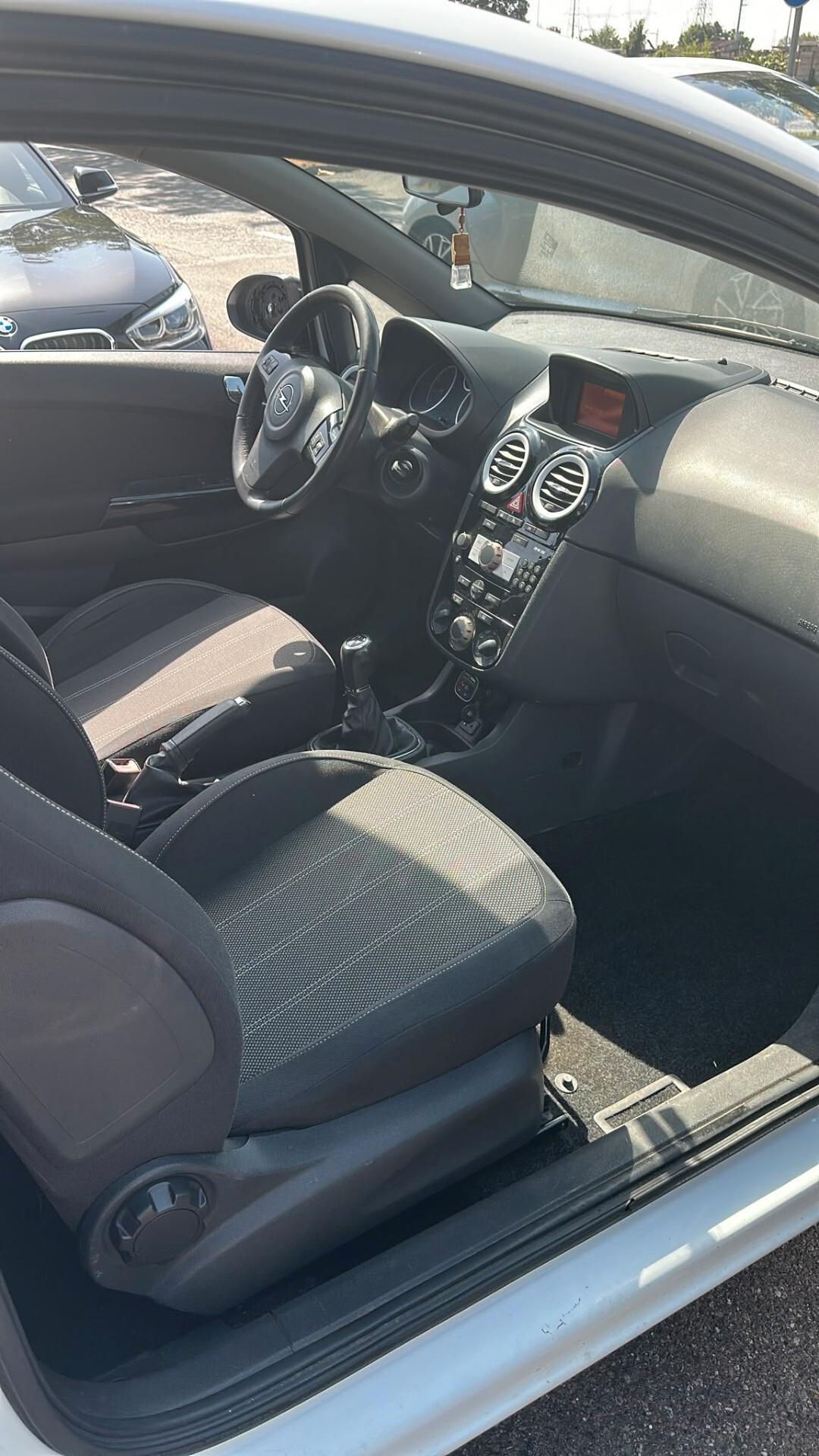 Opel Corsa 1.2 85CV 3 porte GPL-TECH b-color