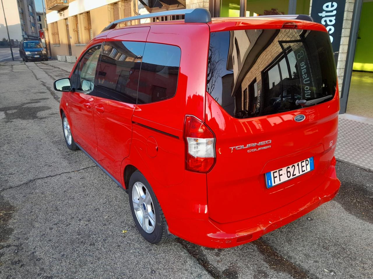 Ford Tourneo Courier autocarro 4 posti