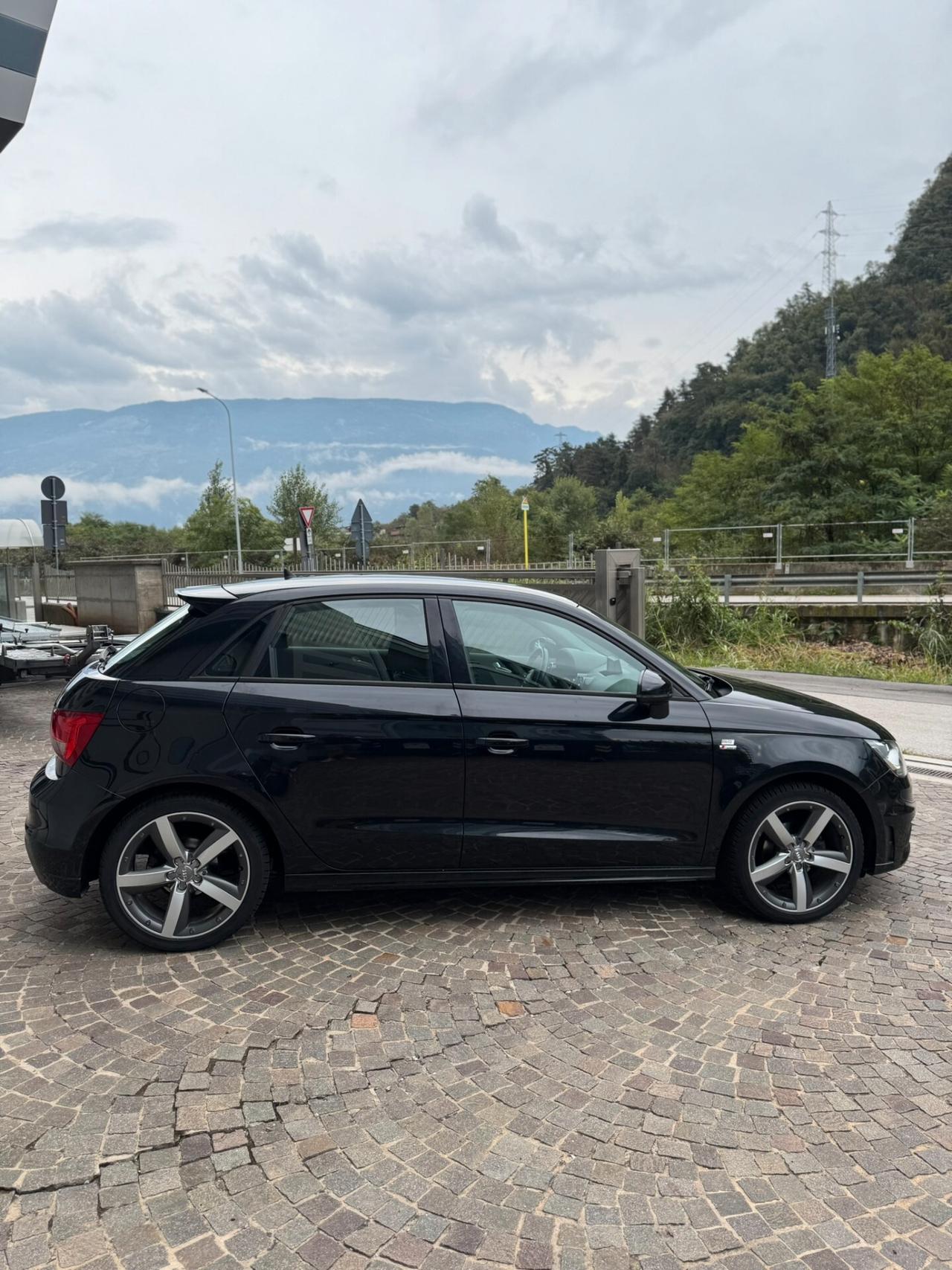 Audi A1 SLine 1.6tdi NEOPATENTATI 17"