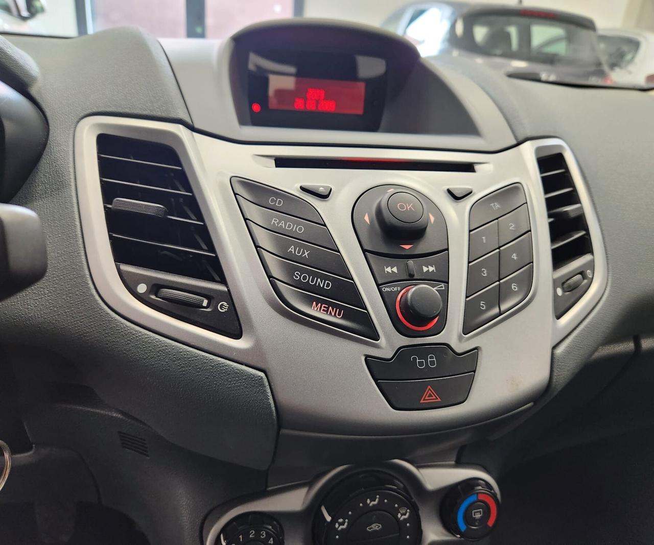 Ford Fiesta 1.4 TDCi 68CV 5 porte Titanium