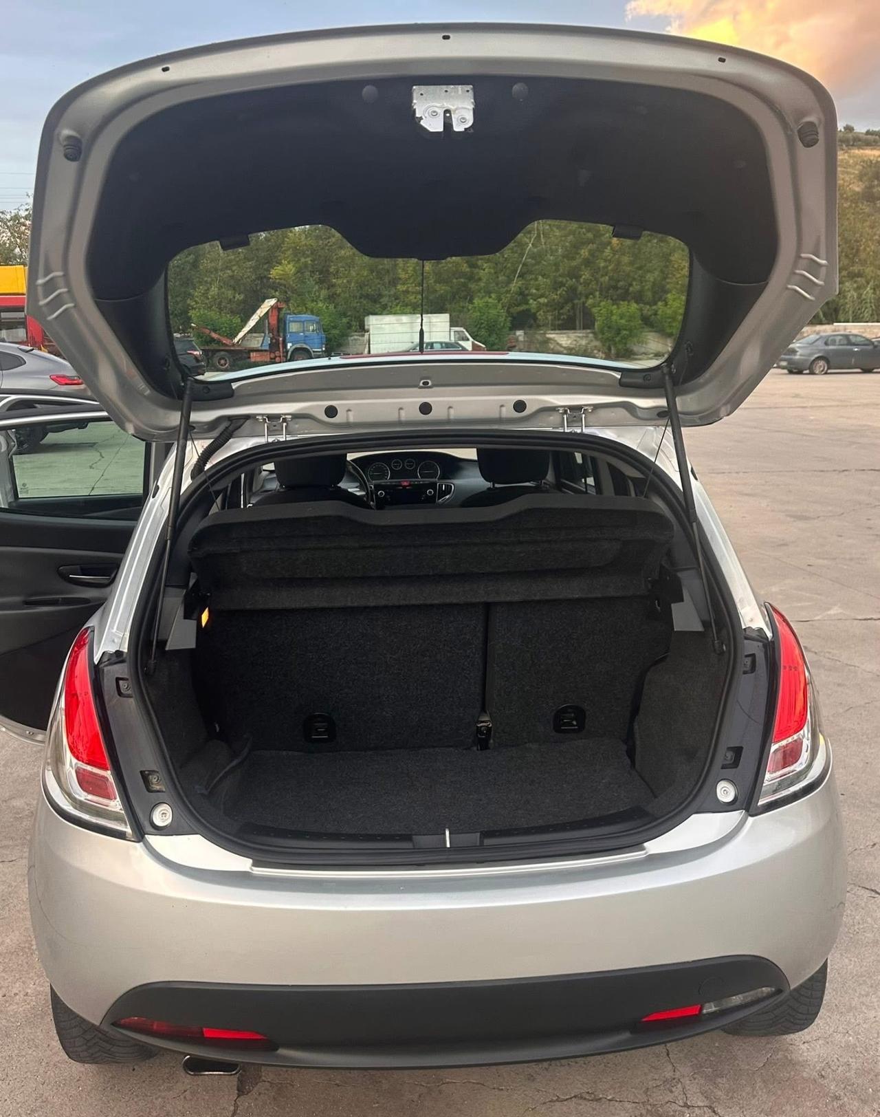 Lancia Ypsilon 1.2 69 CV 5 porte GPL Ecochic Platinum