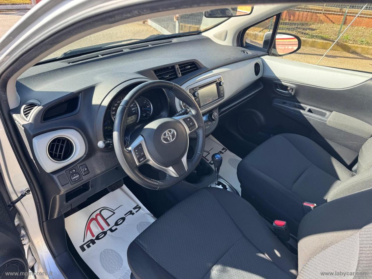 TOYOTA YARIS LOUNGE HYBRID 1.5 75CV