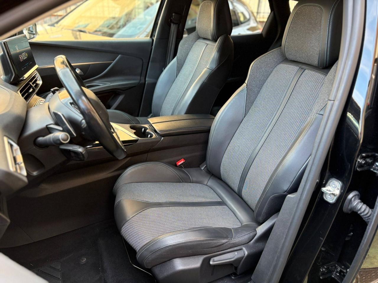 Peugeot 3008 1.5 EAT8 Allure 130cv - 2022