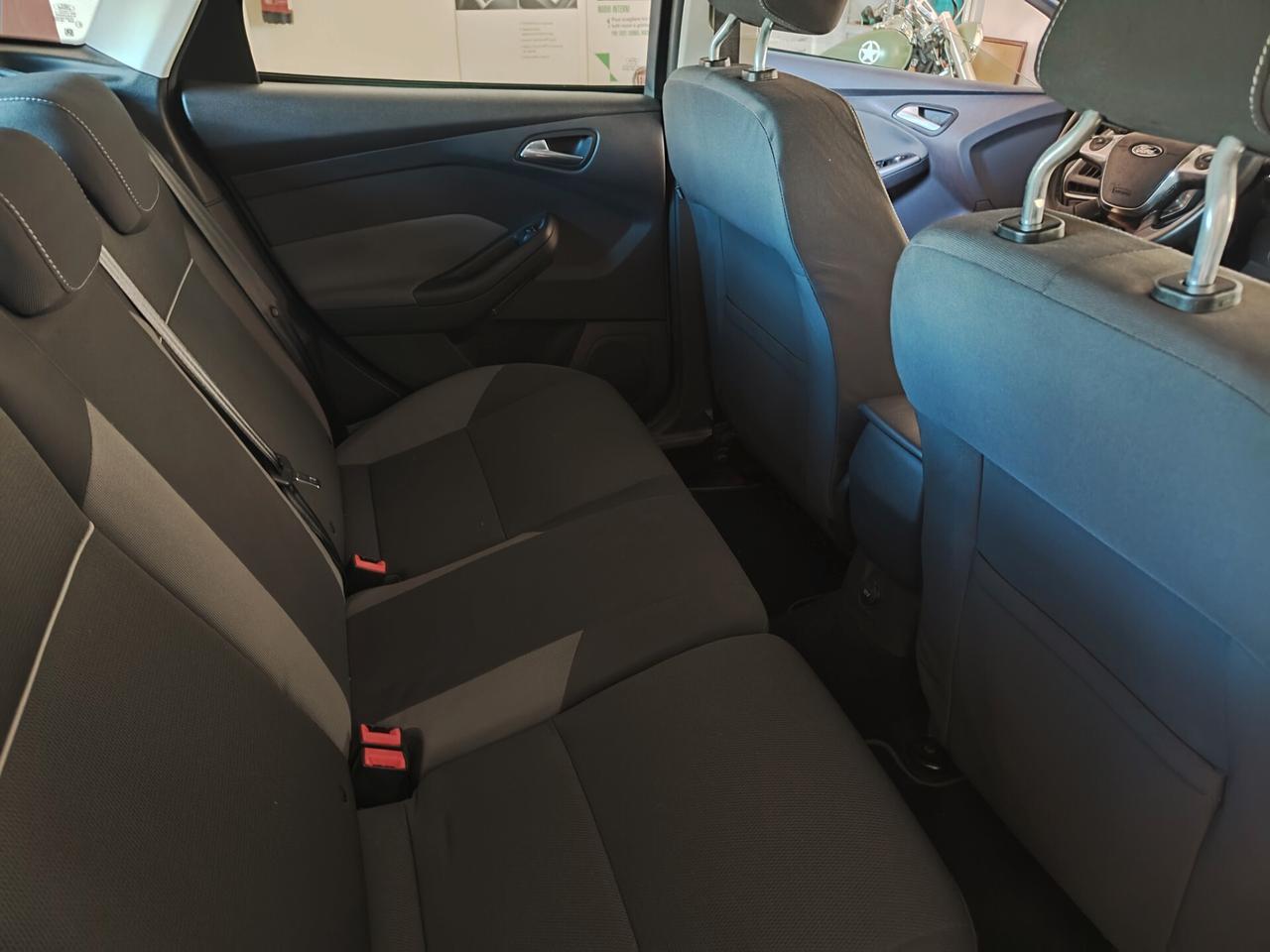 Ford Focus 1.6 105 CV