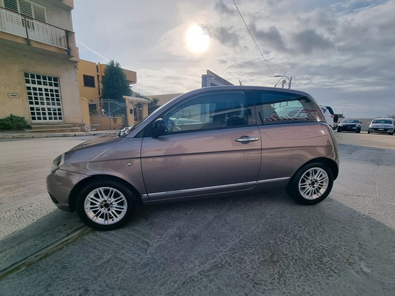 Lancia Ypsilon 1.3 MJT 75 CV Diva