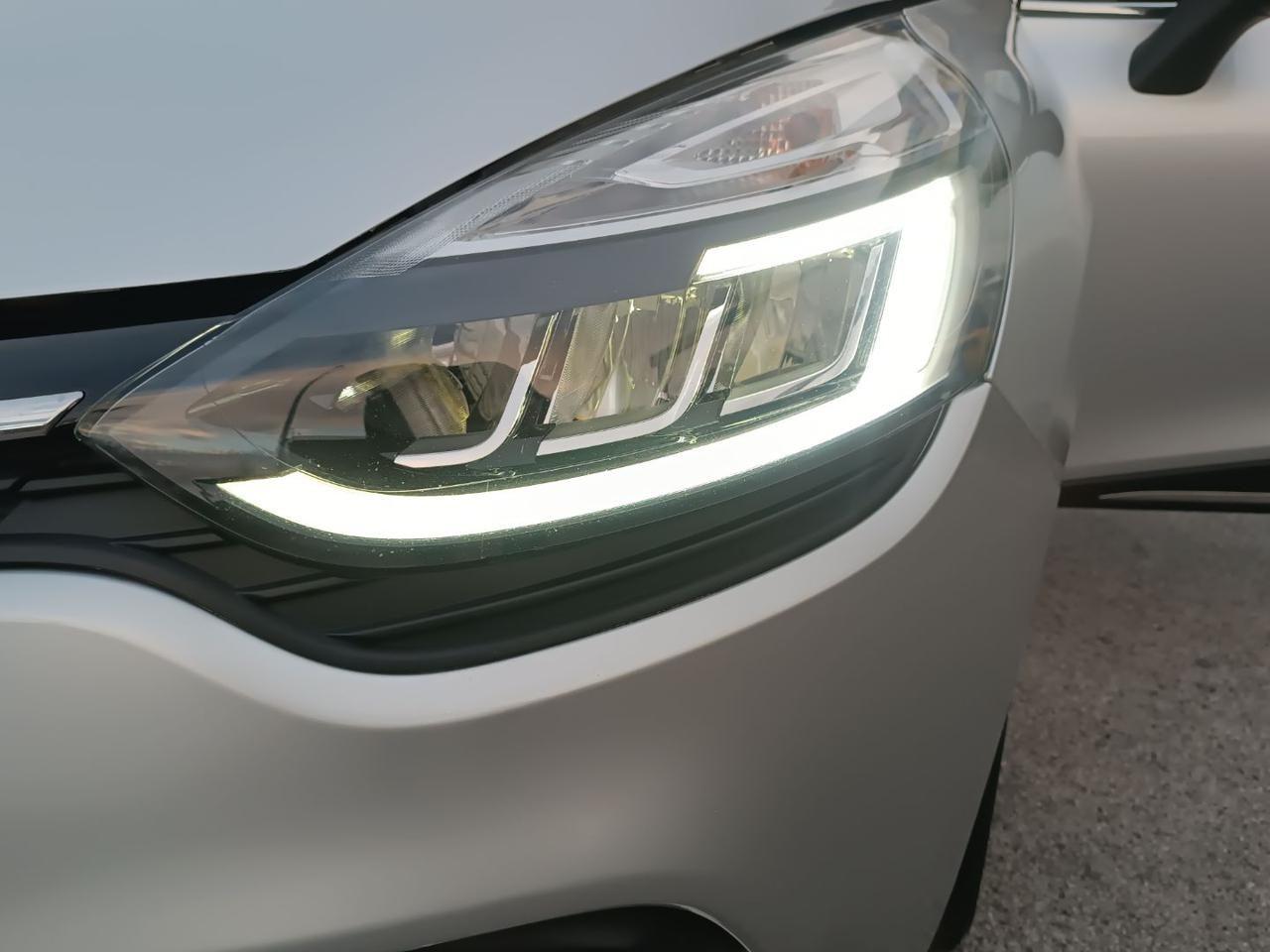 RENAULT Clio TCe 12V 90 CV 5 porte Moschino Intens