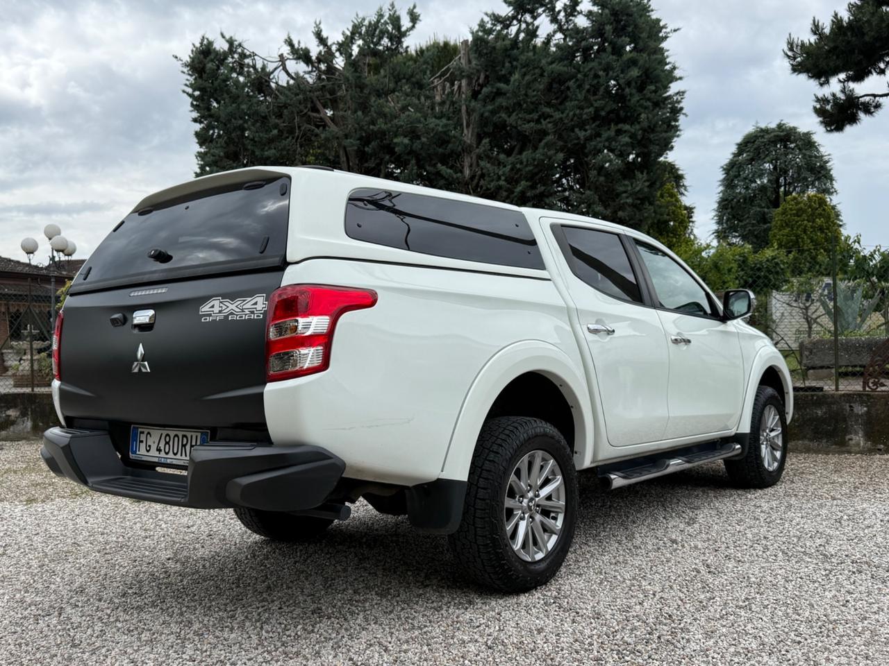 Mitsubishi L200 2.4 DI-D/181CV Double Cab Intense Hp Mivec SDA