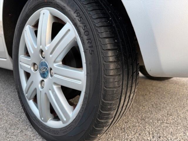 Ford Fiesta 1.4 16V 5p. Ghia Euro 4 adatta a neopatentati