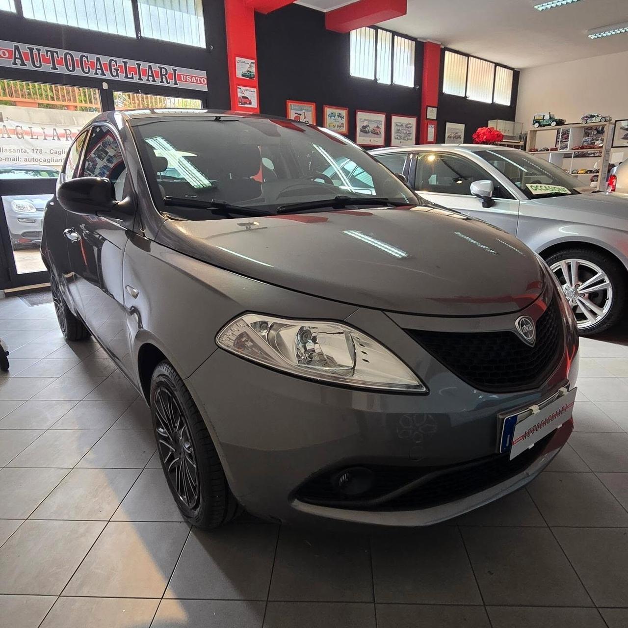 Lancia Ypsilon 1.2 69 CV 5 porte S&S Gold
