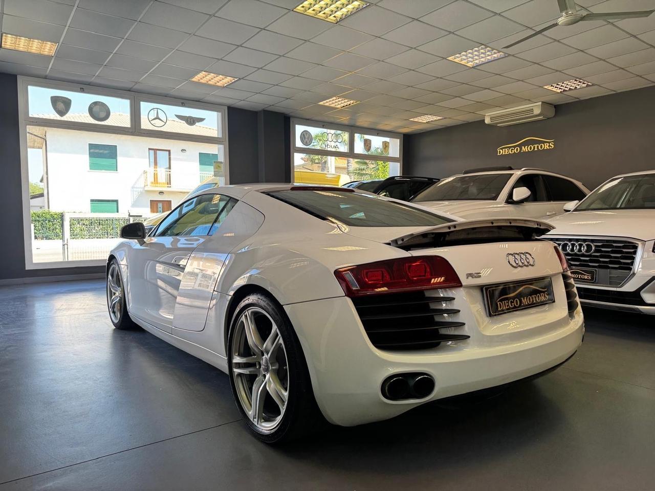 Audi R8 4.2 V8 FSI quattro R tronic