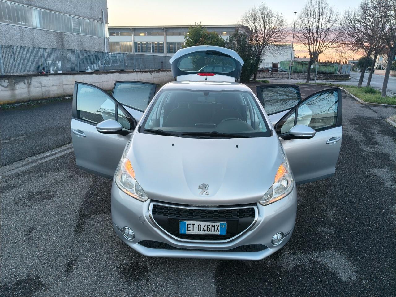 Peugeot 208 1.2 5 porte 2014 SOLO 137.000 KM