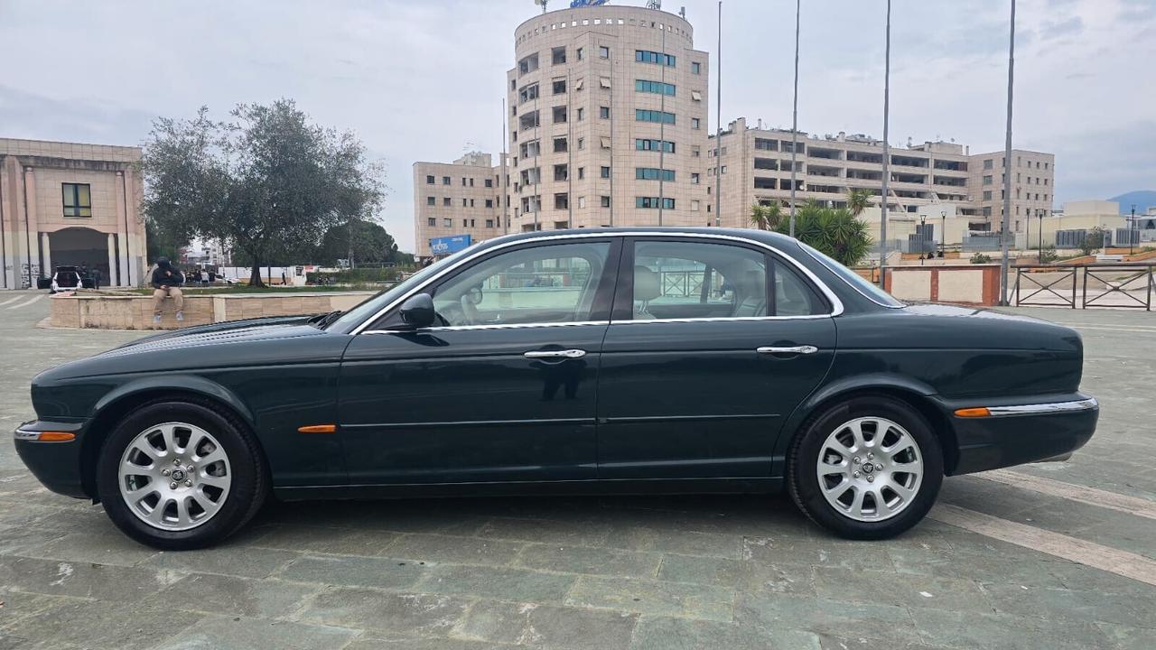 Jaguar XJ6 3.0 V6 cat 235CV A.S.I.