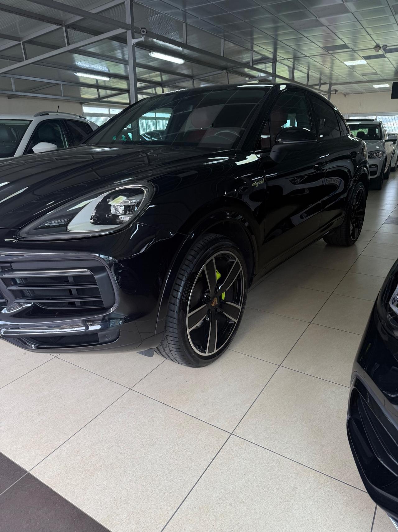 Porsche Cayenne Coupé 3.0 V6 E-Hybrid Platinum Edition470CV
