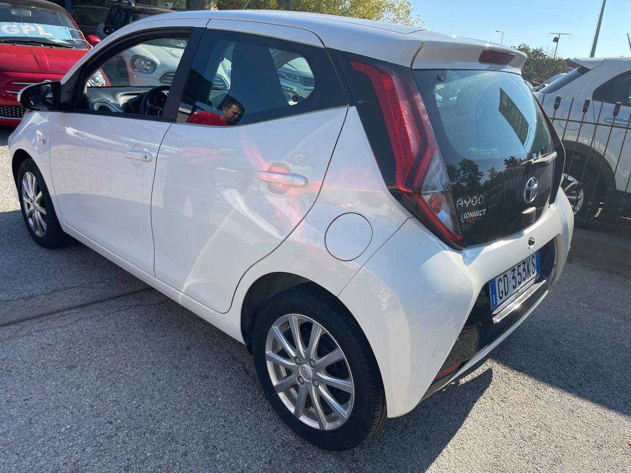 Toyota Aygo Connect 1.0 VVT-i 72 CV 5 porte x-clusiv