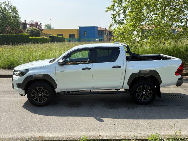 TOYOTA Hilux 2.8 D A/T 4WD Double Cab Invincible IVA ESPOSTA