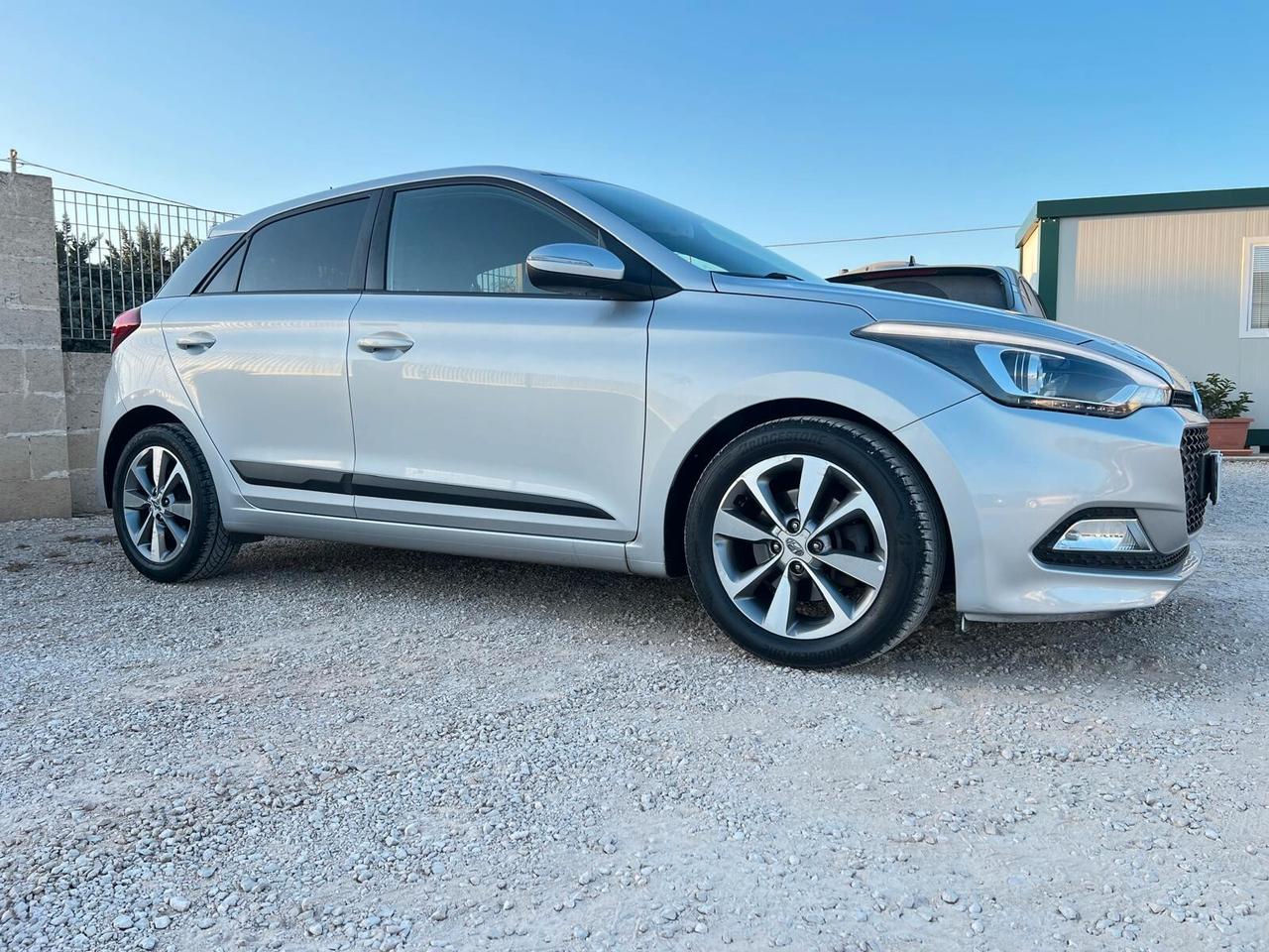 Hyundai i20 1.1 DIESEL 5 PORTE TETTO APRIBILE