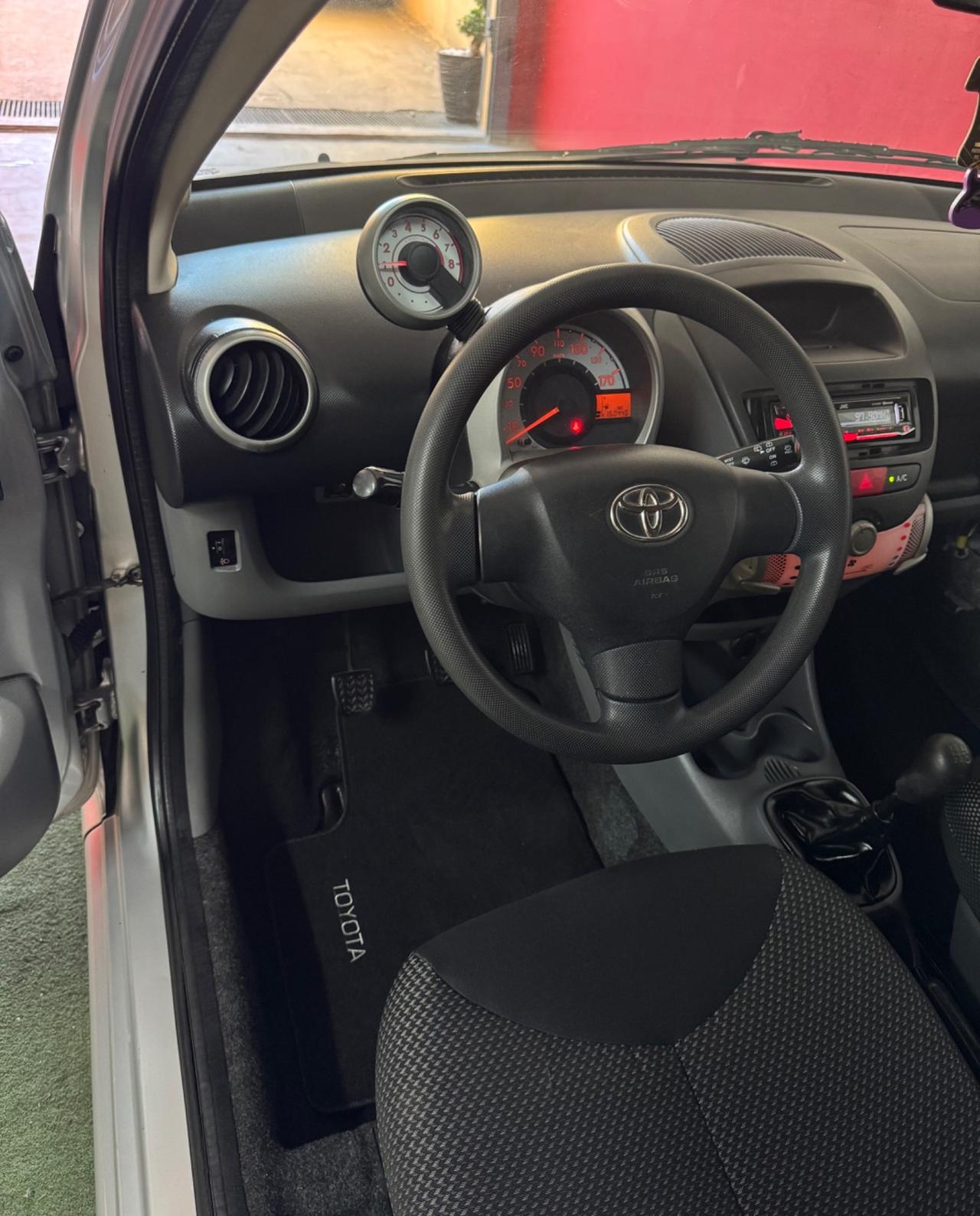 Toyota Aygo 1.0 12V VVT-i 5 porte Sol