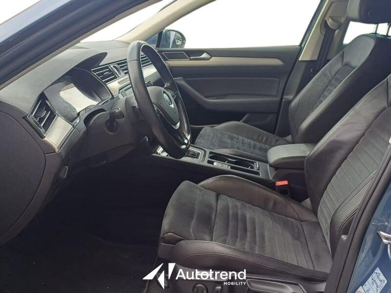 Volkswagen Passat Variant 2.0 TDI 190 CV Automatica DSG Highline R-Line Pack BMT