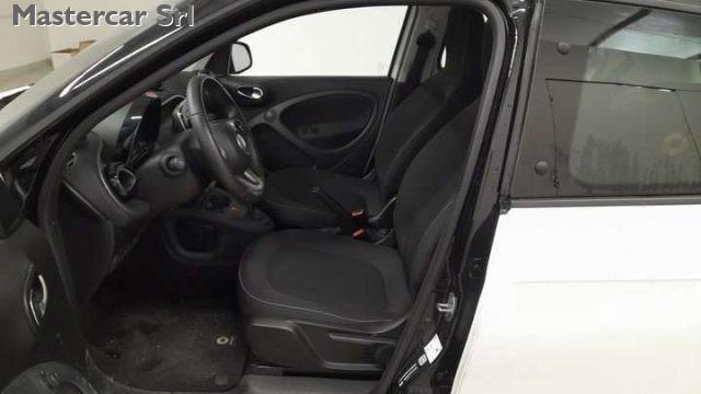 SMART ForFour NEOPATENTATI Forfour eq Passion my19 TG : FZ017HK