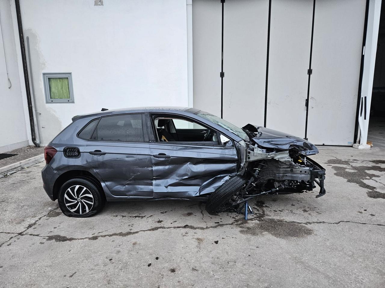 Volkswagen Polo 1.0 evo Life 80cv INCIDENTATA