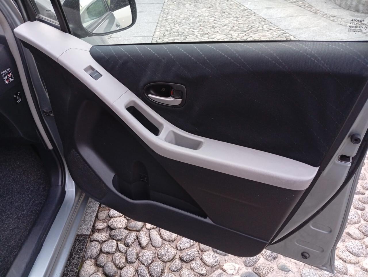 Toyota Yaris 1.0 5 porte AUTOMATICA
