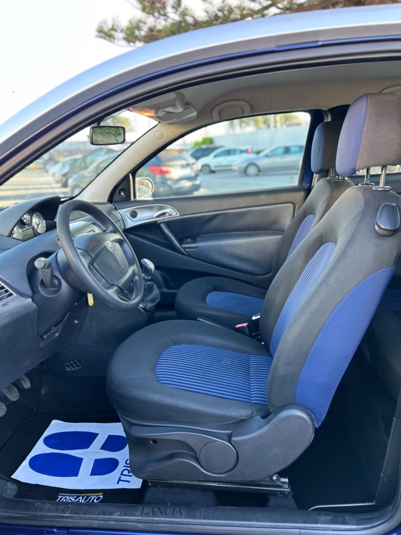 Lancia Ypsilon 1.2 Argento B-Color