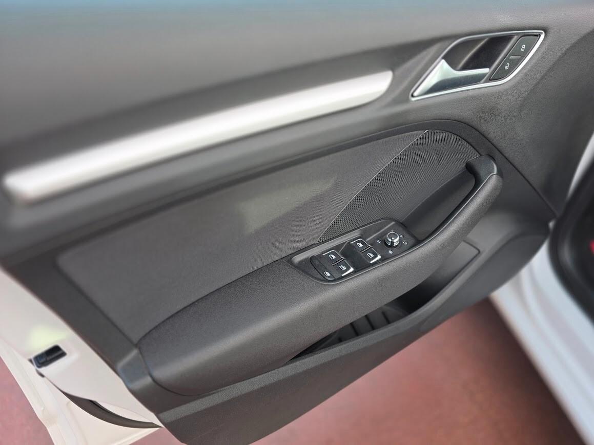 Audi A3 SPB 1.6 TDI 105 CV CR Attraction