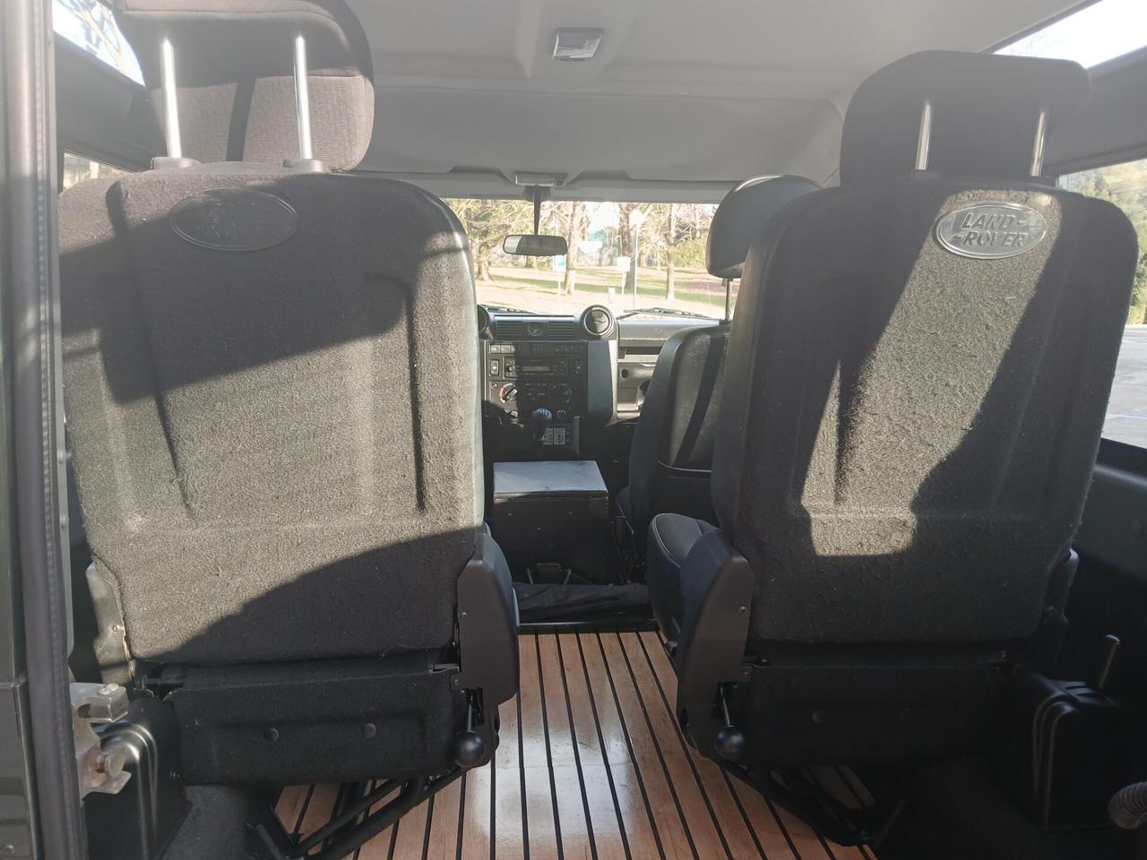 Land Rover Defender 90 2.4 TD4 Station Wagon E