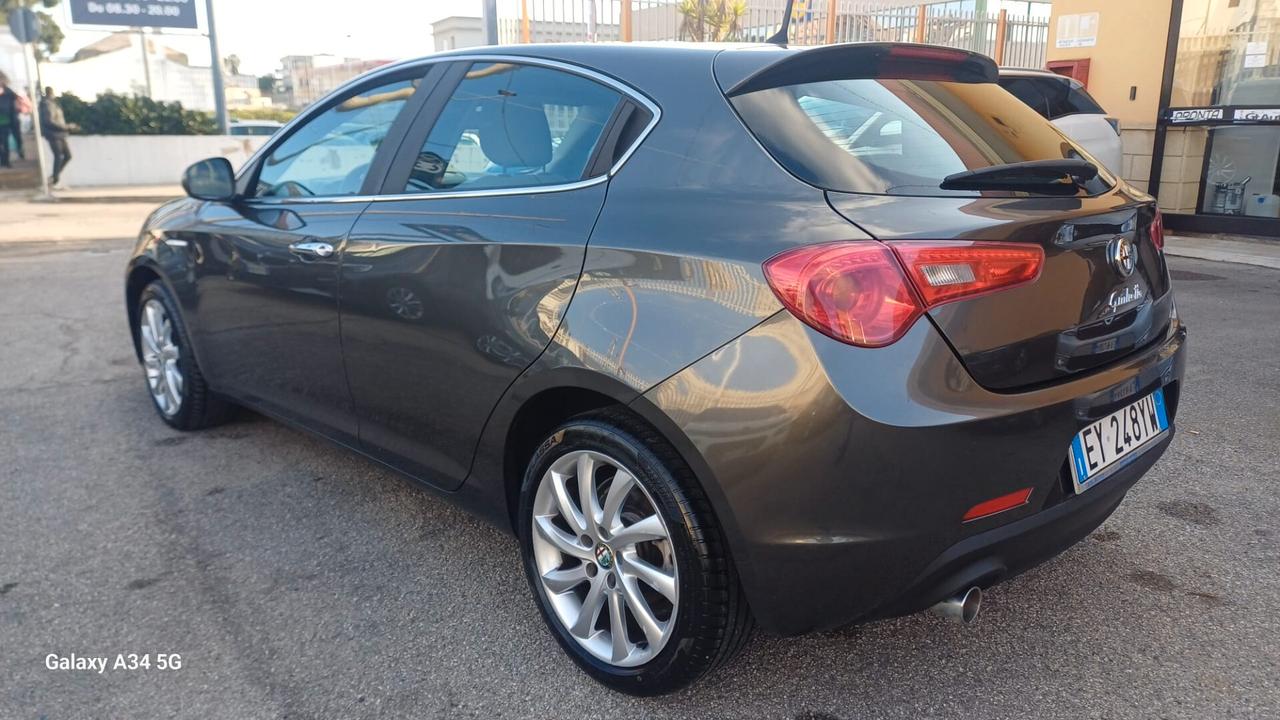 Alfa Romeo Giulietta 1.6 JTDm-2 105 CV Distinctive