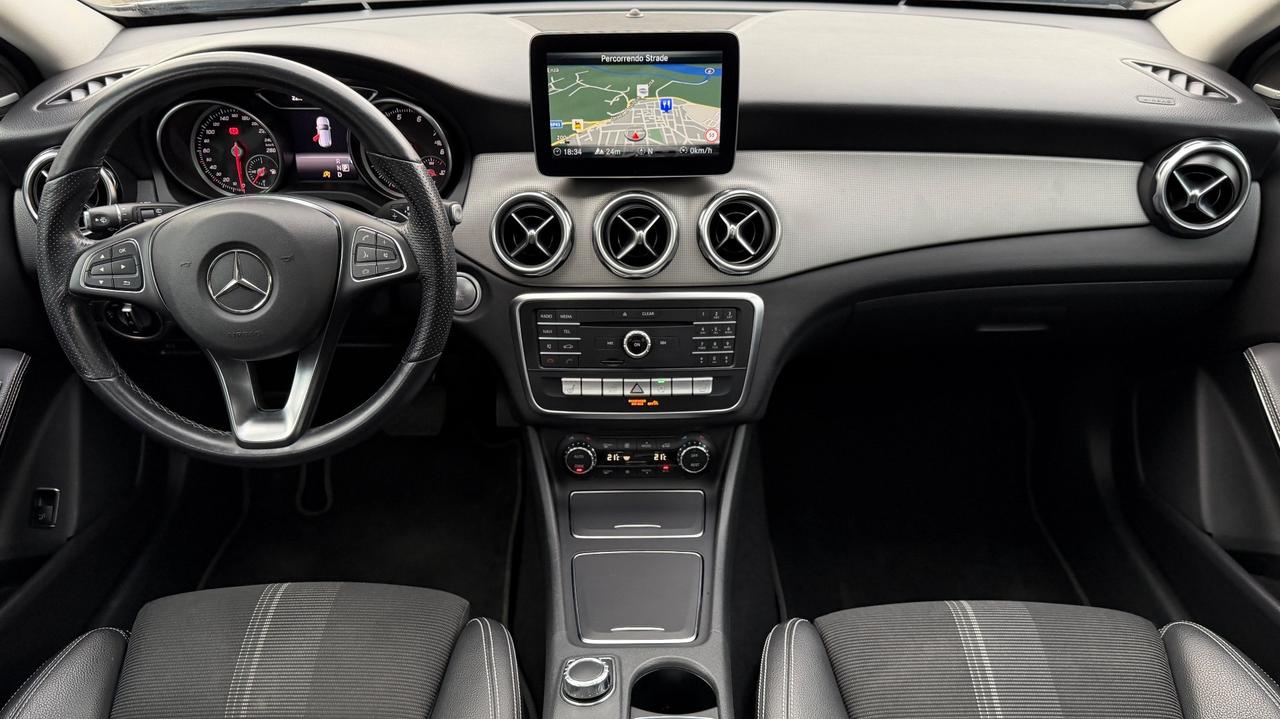 MERCEDES-BENZ GLA 180 1.6 PREMIUM AT7 122CV - FULL LED, PELLE, TETTO, NEOPATENTATI