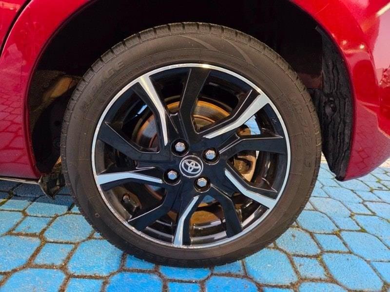 Toyota Yaris 3ª serie 1.5 Hybrid 5 porte Trend "Red Edition"