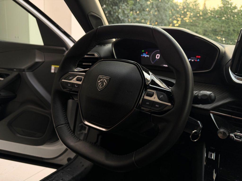 Peugeot 2008 PureTech 100 S&S Allure da €199,00 mensili
