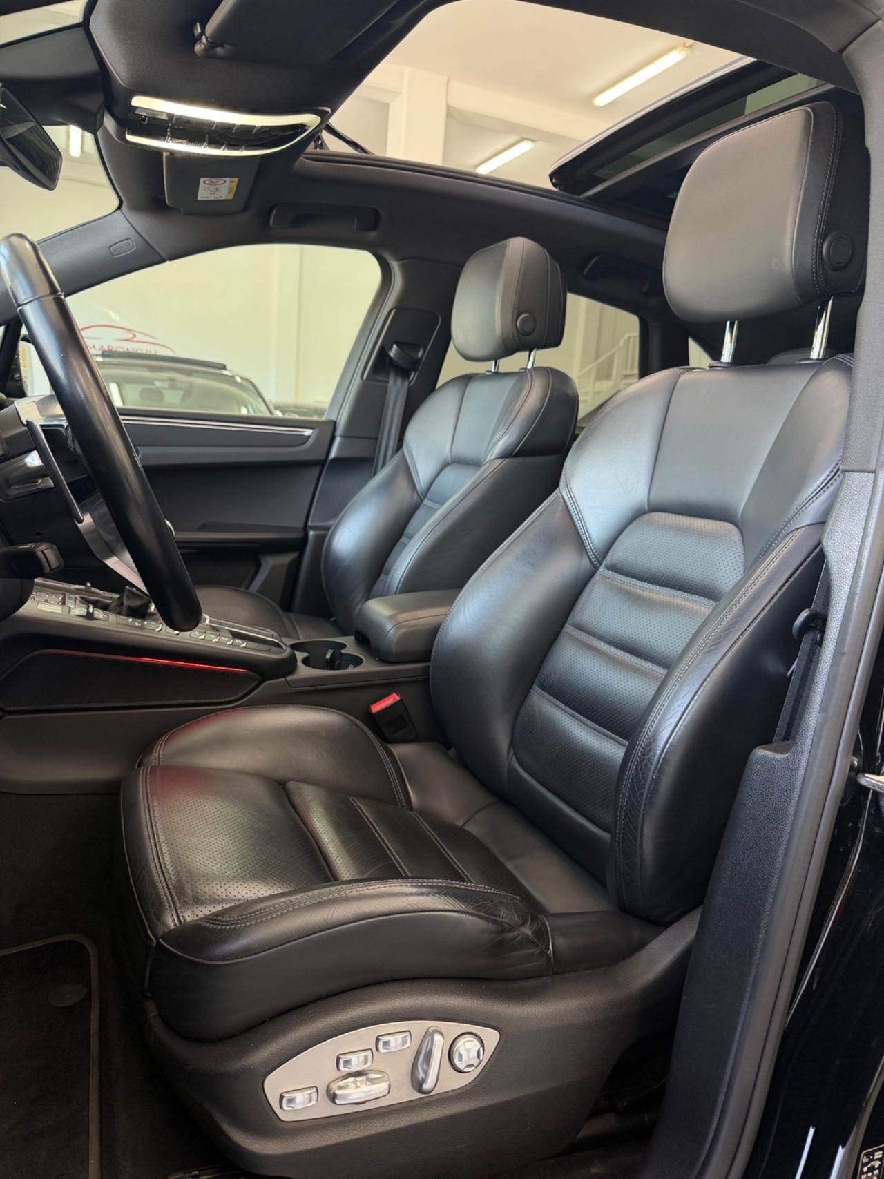 Porsche Macan 2.0 245 TETTO FULL finanziabile