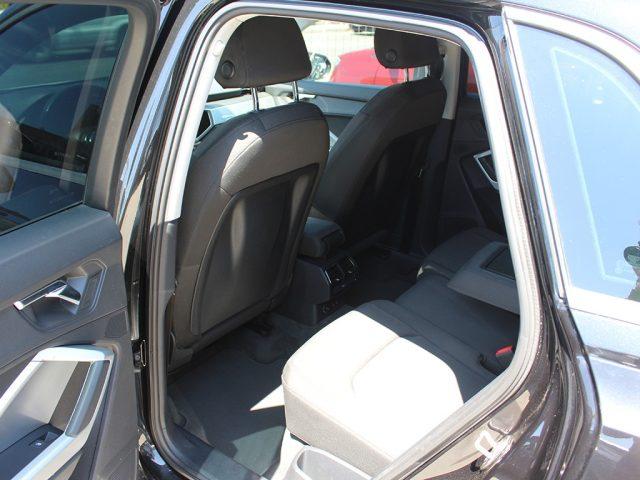 AUDI Q3 35 TFSI Business