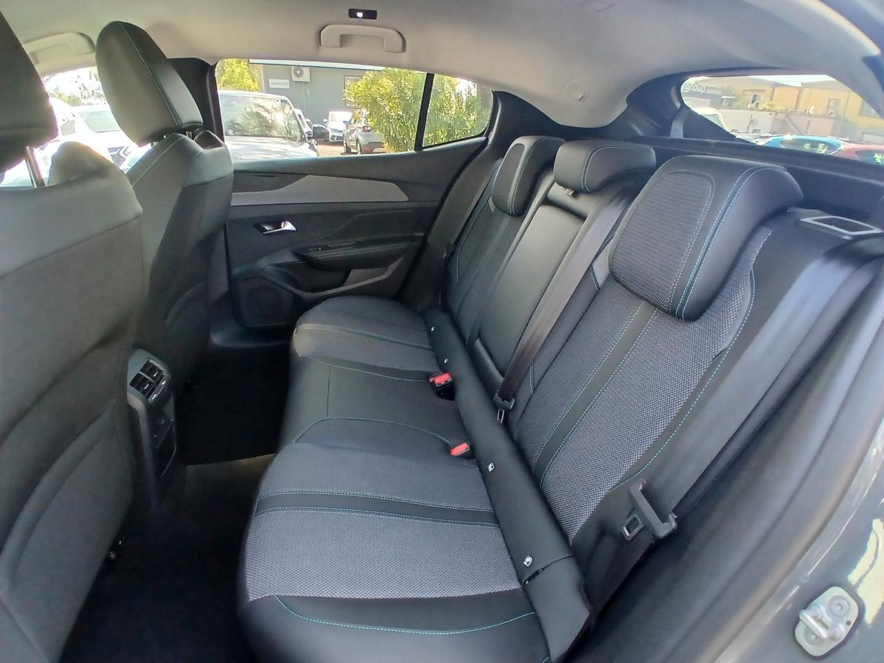 Peugeot 408 Hybrid 136 e-DCS6 Allure