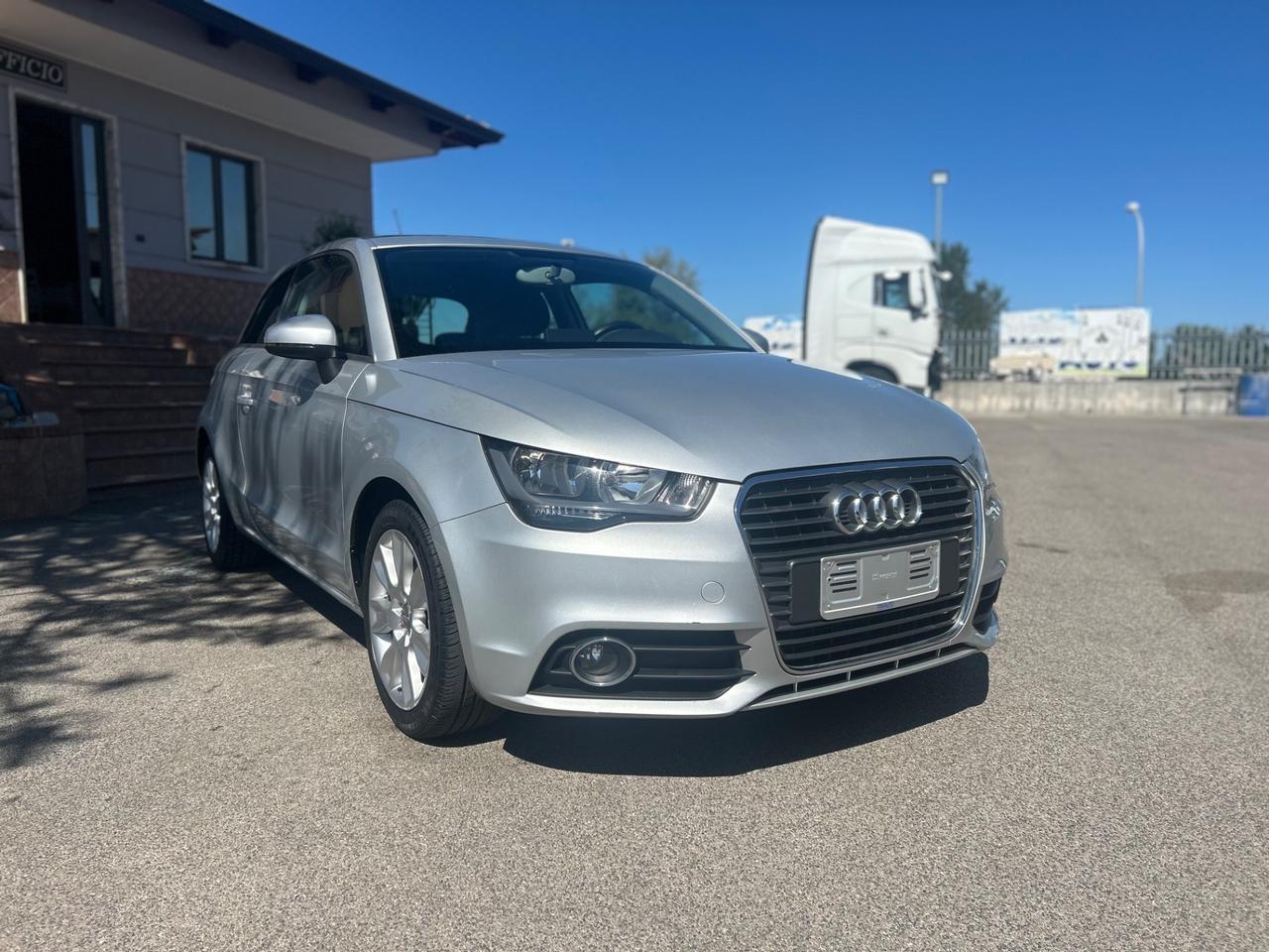 Audi A1 1.6Tdi Ambition PERFETTA