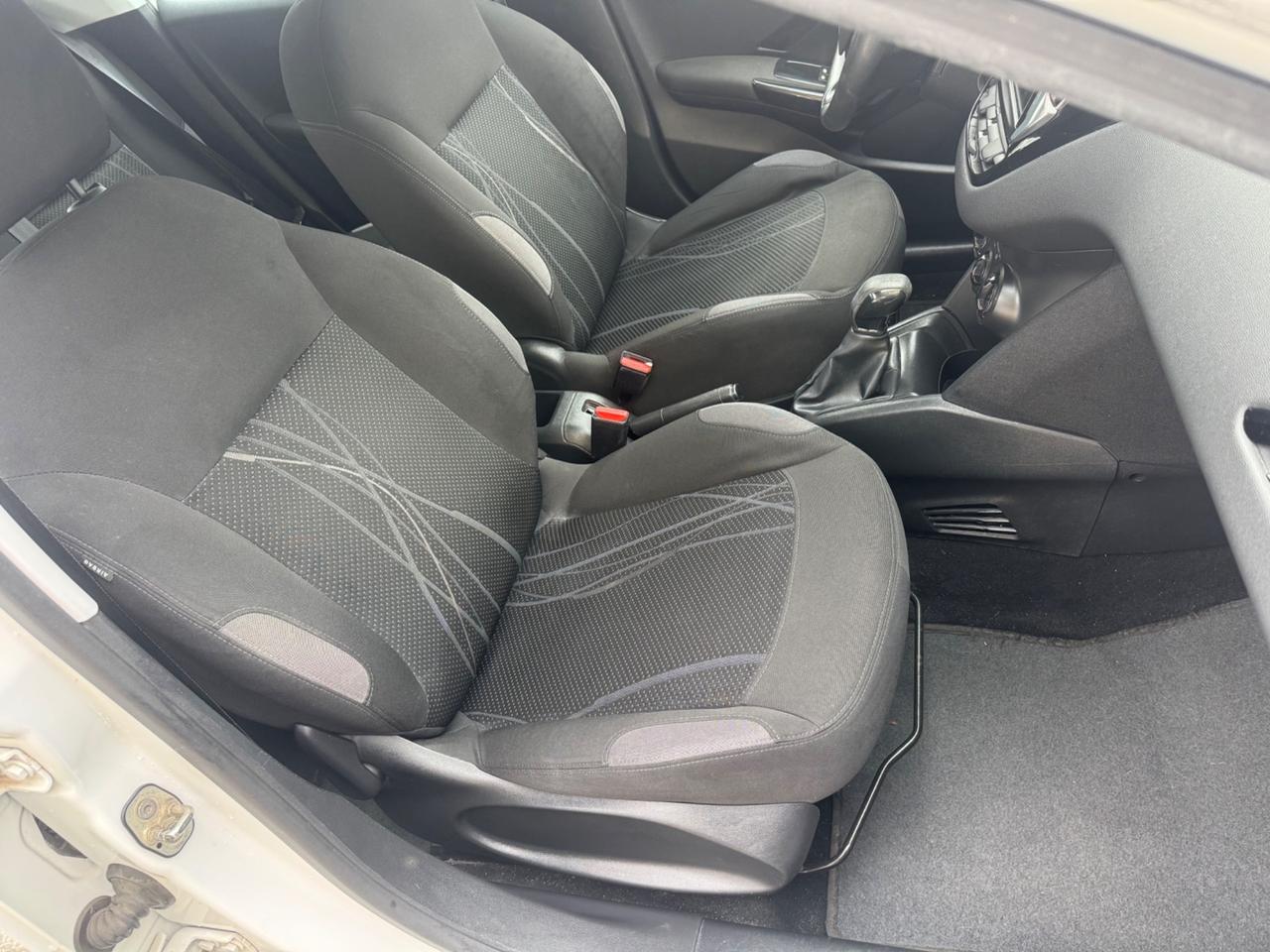 Peugeot 208 1.4 5p. Allure neopaten garanzia 12 mesi