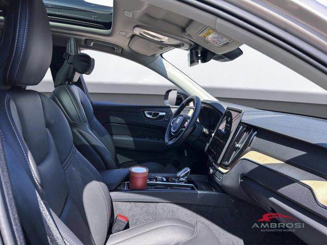 VOLVO XC60 B5 AWD Mild hybrid Benzina Ultra Dark