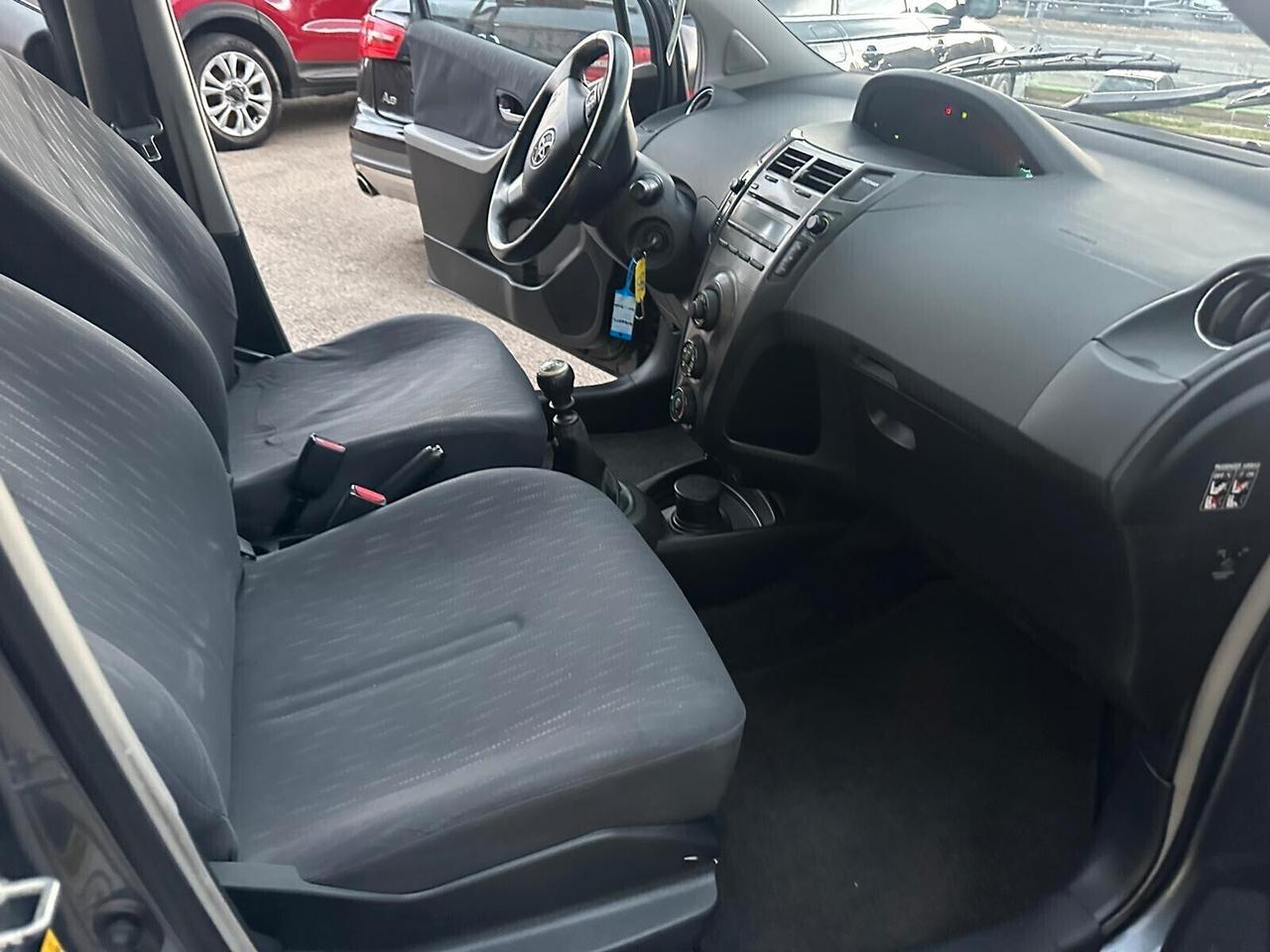 Toyota Yaris 1.3 BENZ 5 porte Sol