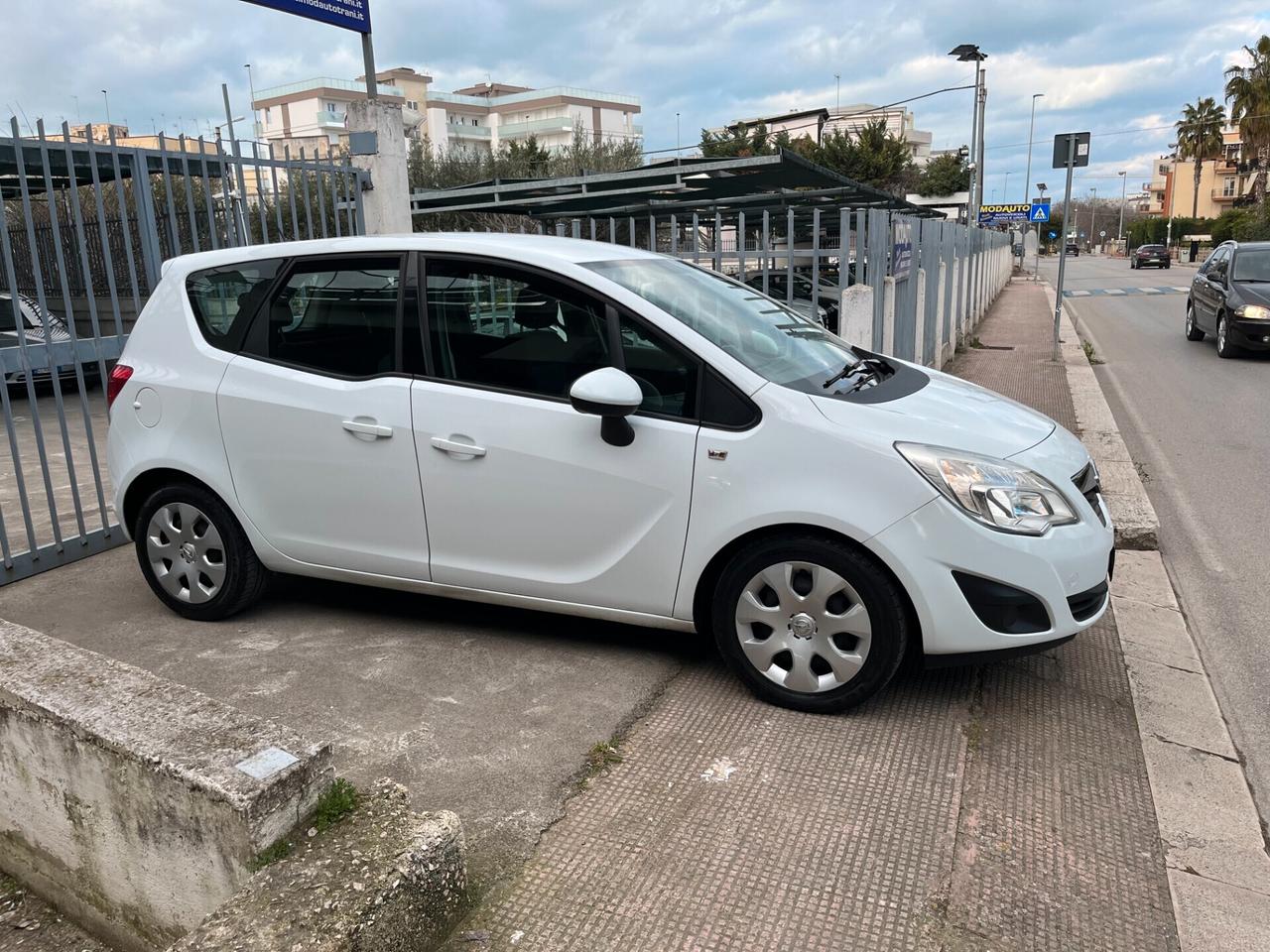 Opel Meriva 1.7 CDTI Cosmo (Autocarro 5 Posti)Perfetta