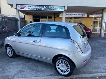 Lancia Ypsilon Argento ok neopatentati