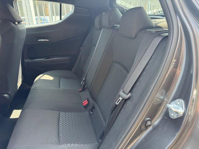 TOYOTA C-HR 1.8 Hybrid E-CVT Business